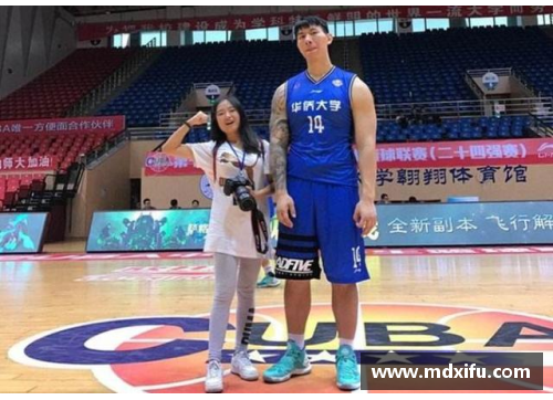 佰富彩身材突出！大屁股球员：体型与天赋的完美结合 - 副本
